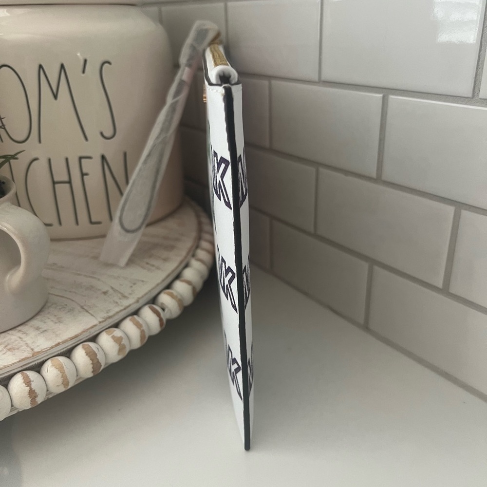 MICHAEL KORS Wristlet - Picture 5 of 13